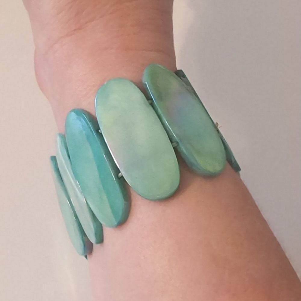 659 Blue Mother of Pearl Beaded Stretch Bracelet - Picture 2 of 4